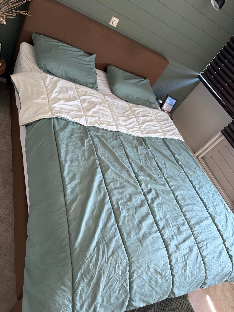 Bruin ledikant 160x200 cm met 2 matrassen en topper, Huis en Inrichting, Ophalen, Gebruikt, Bruin, Tweepersoons