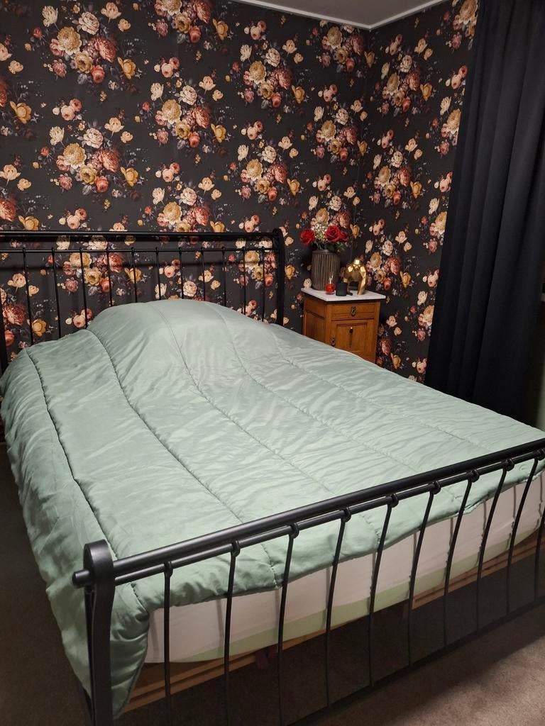 Zwart metalen gietijzer tweepersoonsbed 1.60 bij 2.00, Huis en Inrichting, Slaapkamer | Bedden, Ophalen, Gebruikt, Zwart, Tweepersoons