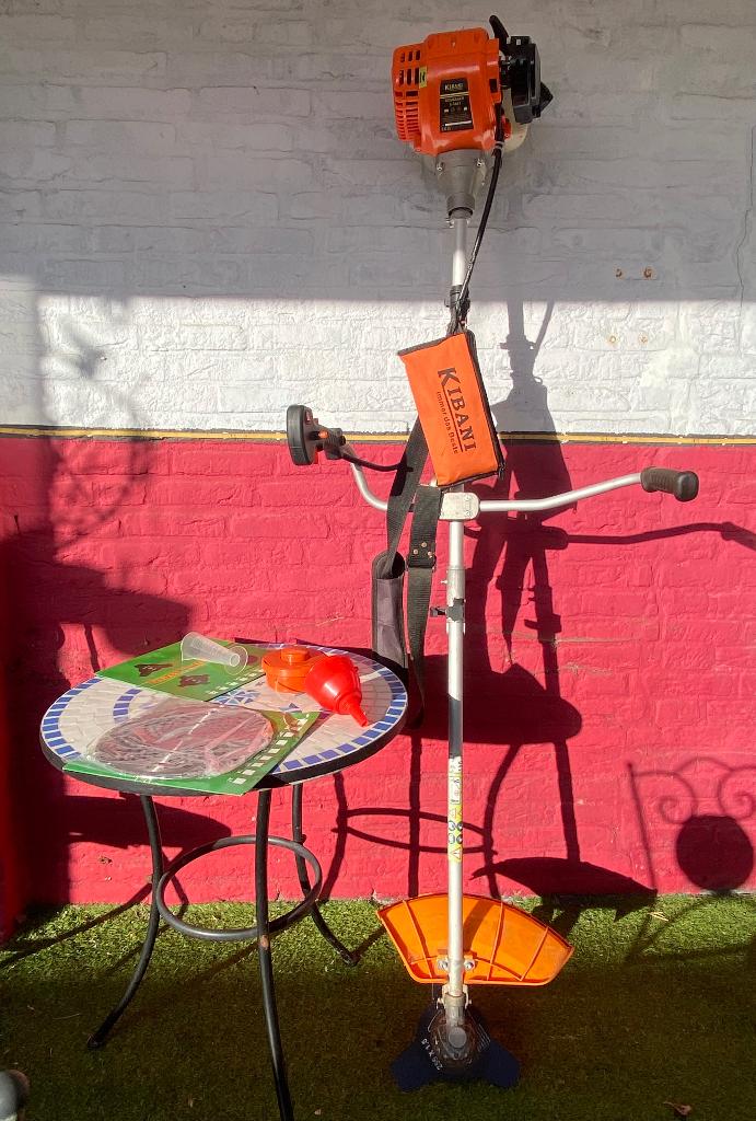 Kibani bosmaaier, Ophalen, Zo goed als nieuw, Benzine, Kibani