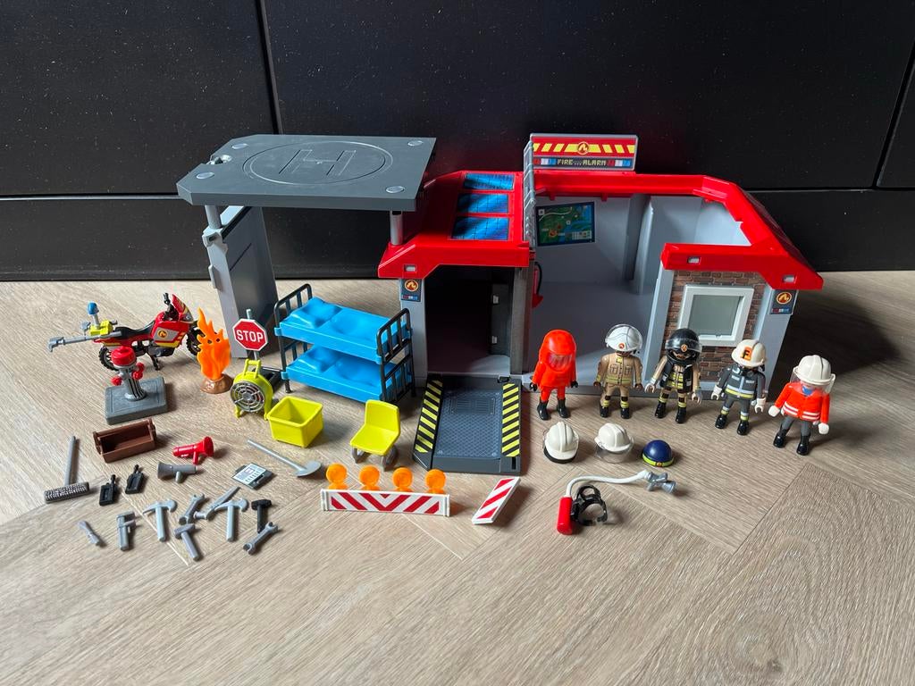 Playmobil Brandweerkazerne met figuren en accessoires, Kinderen en Baby's, Speelgoed | Playmobil, Zo goed als nieuw, Complete set