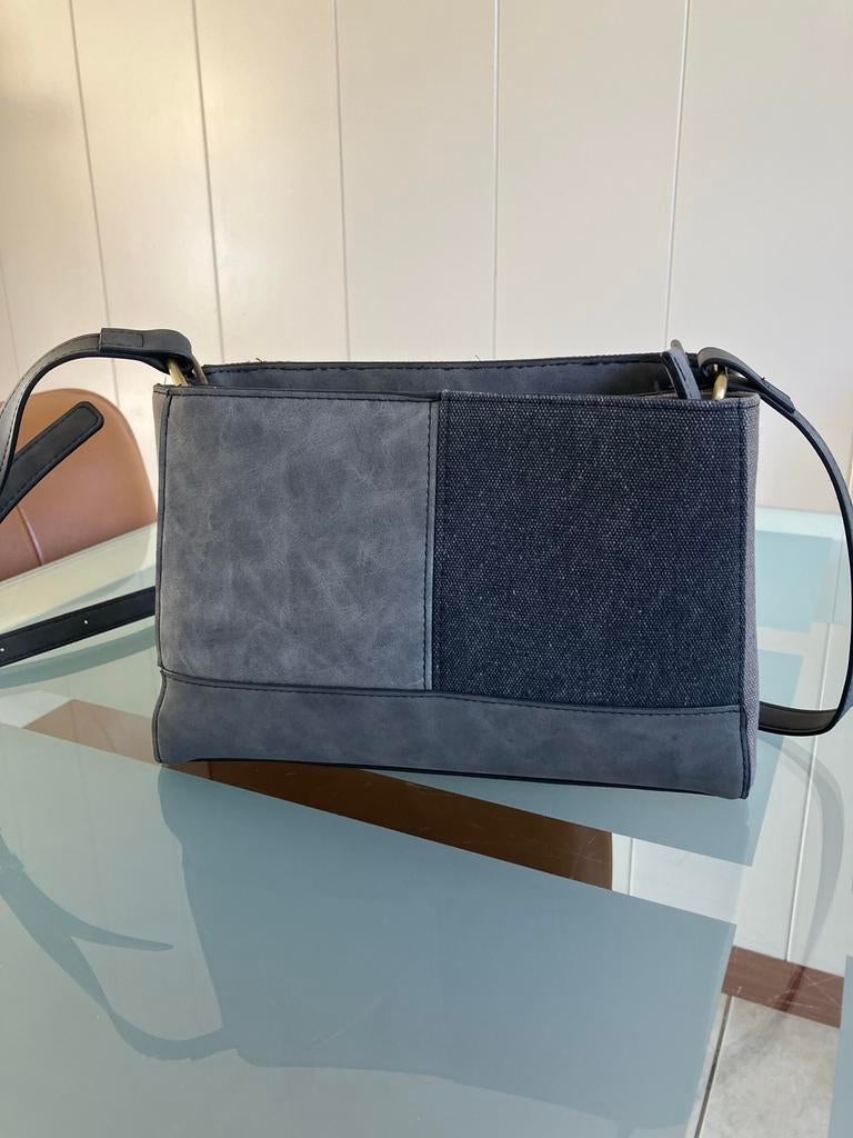 Nieuwe tas -, Sieraden, Tassen en Uiterlijk, Tassen | Damestassen, Ophalen of Verzenden, Nieuw, Grijs, Schoudertasje