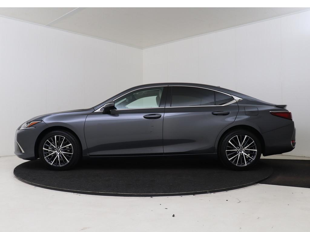 Lexus ES 300h 35th Edition Beperkt leverbaar! (bj 2025), Auto's, Lexus, 12 maanden, Beige, 4 cilinders, 1655 kg