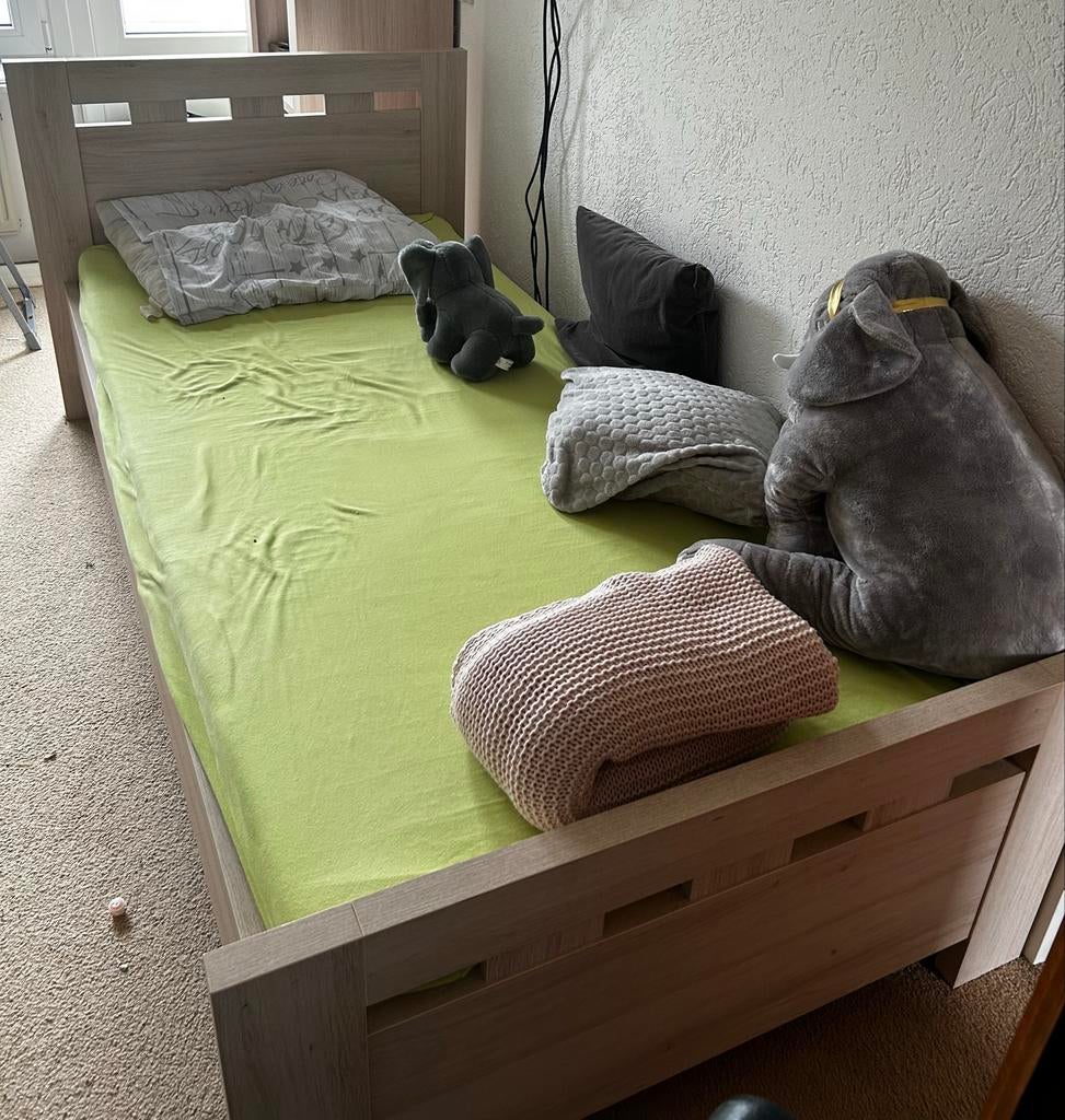 Complete slaapkamerinrichting: bed, bureau en kasten, Ophalen, Gebruikt, 90 cm, 200 cm