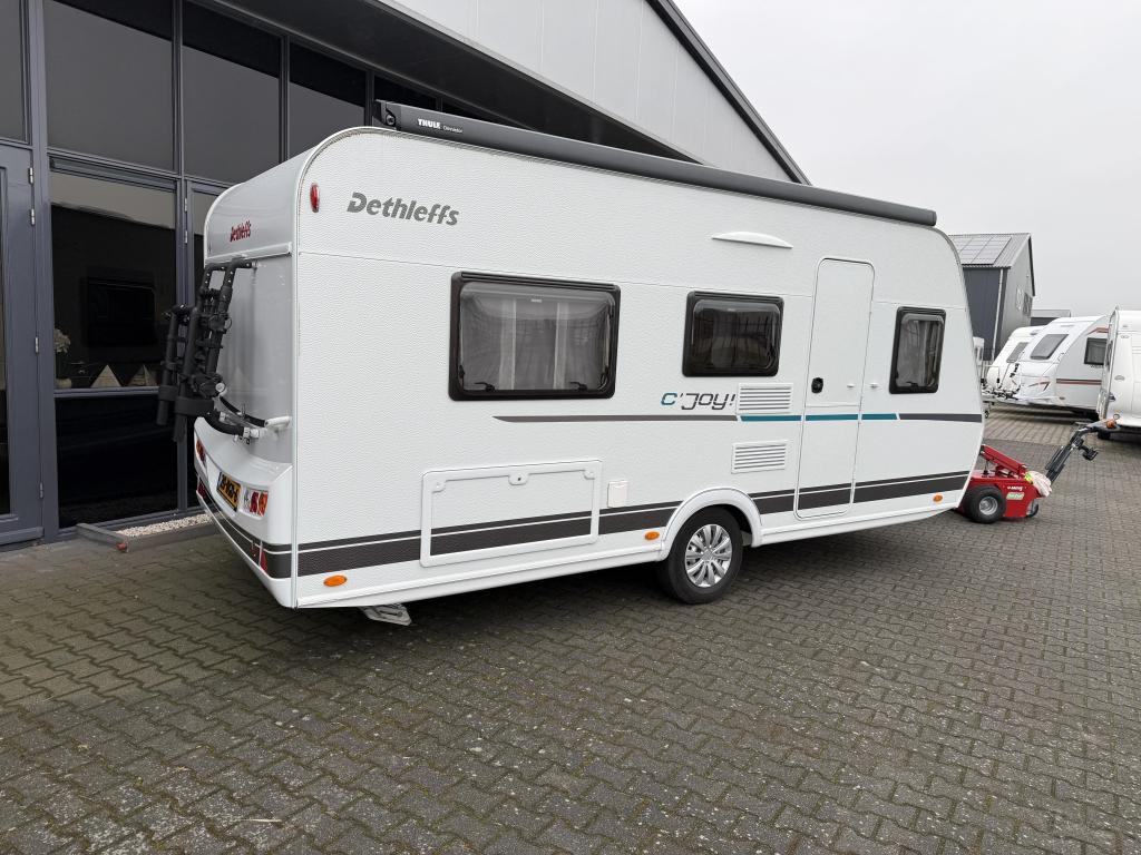 Dethleffs C'Joy 460 LE 2 Aparte bedden Airco Luifel 915 KG, Caravans en Kamperen, Caravans, Schokbreker, Lengtebed, Bedrijf, Treinzit