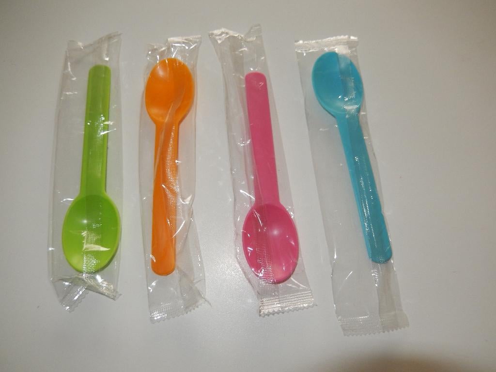 4 hard plastic gekleurde lepels (nieuw in plastic), Ophalen, Nieuw