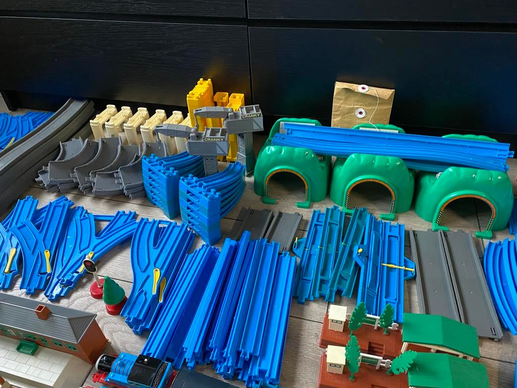 Op batterijen Tomas de Trein baan met locomotieven en Cranky, Ophalen, Gebruikt