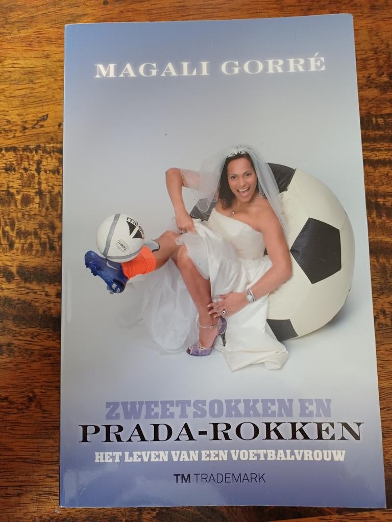 Zweetsokken en Prada-rokken - Magali Gorré, Ophalen of Verzenden