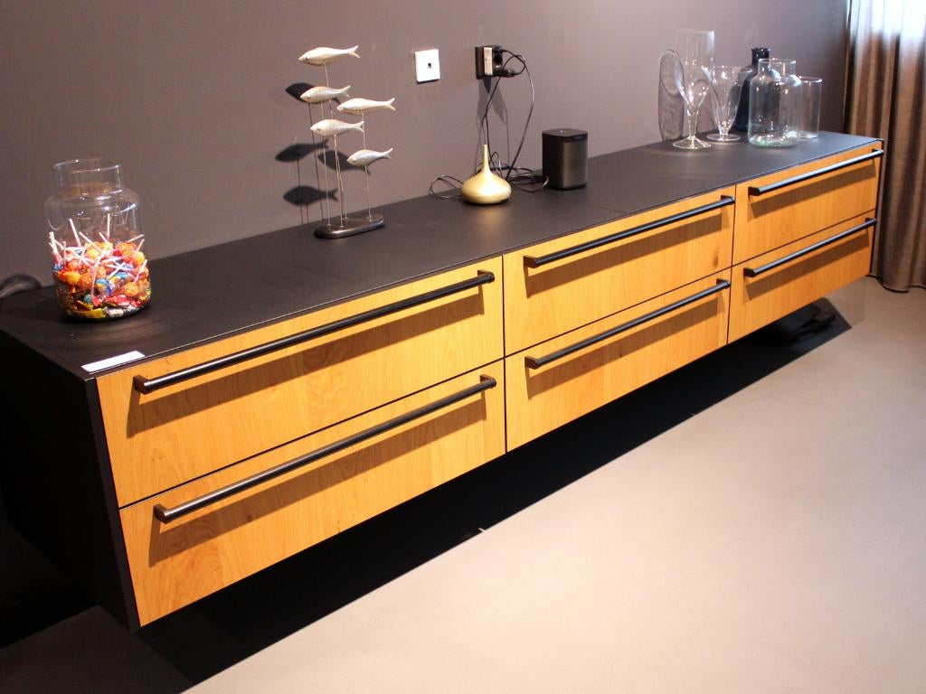 JO48 - Design dressoir 3m zwart/hout showroommodel, Huis en Inrichting, Kasten | Dressoirs, Lübbecker Straße 119 32278 Kirchlengern Duitsland