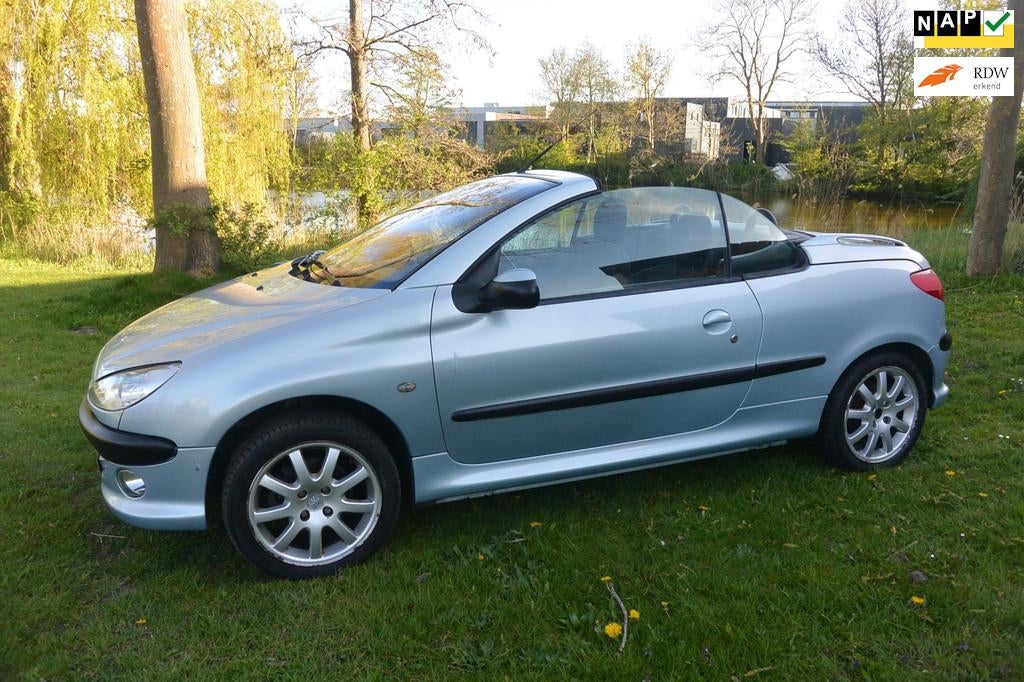 Peugeot 206 CC 2.0-16V cabrio/airco/2de eigenaar/apk, Auto's, Peugeot, 136 pk, Gebruikt, Cabriolet, 4 stoelen