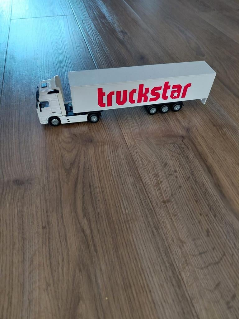 Miniatuur Volvo XL Globetrotter Truckstar, Hobby en Vrije tijd, Modelauto's | 1:50, Ophalen of Verzenden, Zo goed als nieuw, Overige merken