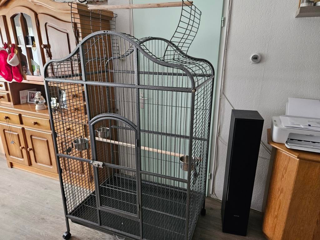 Aangeboden splinternieuwe papegaai kooi, Dieren en Toebehoren, Ophalen of Verzenden, Metaal, Vogelkooi
