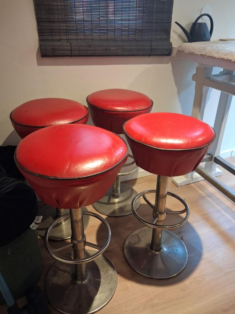 4 rode draaibare barkrukken, Huis en Inrichting, 4 krukken, Ophalen of Verzenden, Gebruikt, 60 tot 90 cm