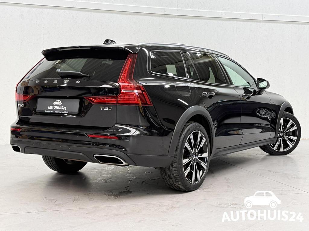 Volvo V60 Cross Country 2.0 T5 AWD Momentum Pro 250PK HEAD-U, Auto's, Volvo, Automaat, Stof, 1969 cc, Zwart