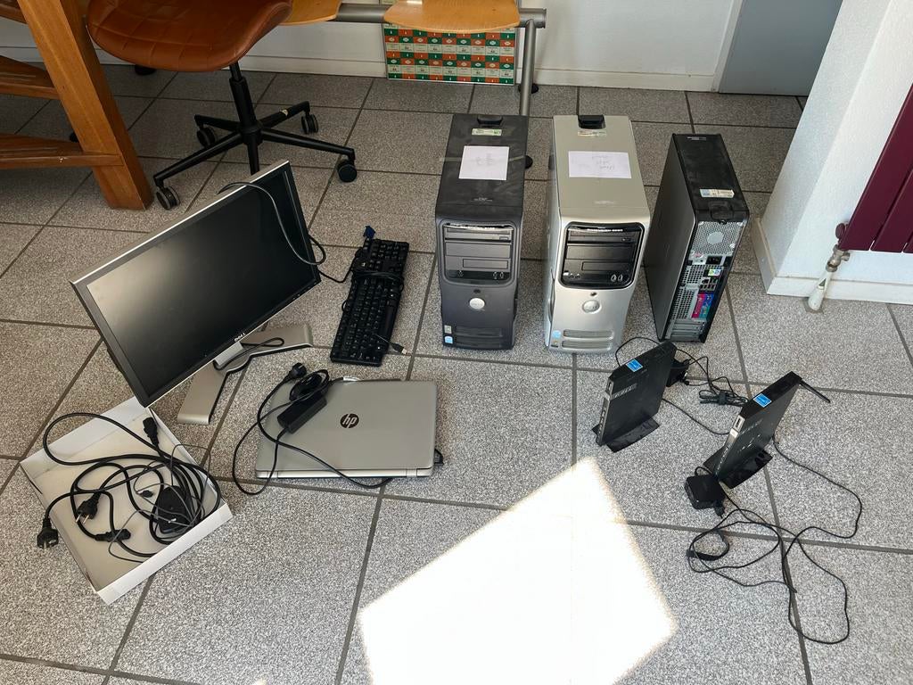 Partij elektronische apparaten, Ophalen, Computers en Rekenmachines