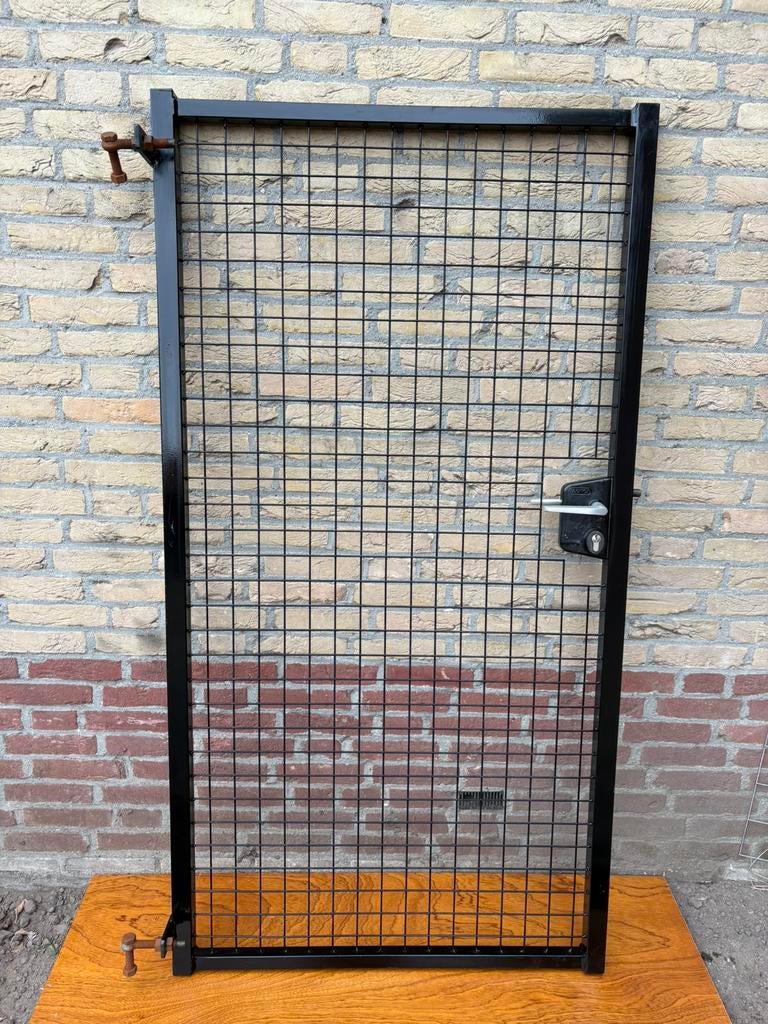 Zwarte tuinpoort 105 x 125 cm gepoedercoat staal