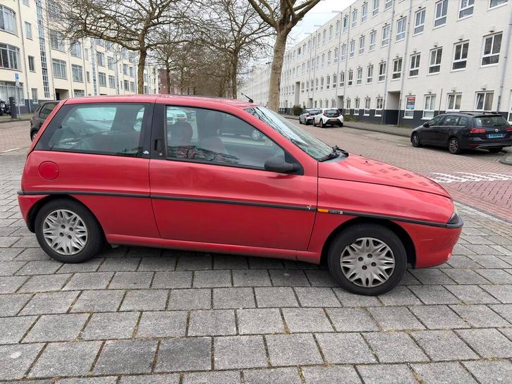 Lancia Y 1.1 1998 Rood, Auto's, Lancia, Particulier, Y, Benzine, Hatchback, Handgeschakeld, Origineel Nederlands, Rood, Voorwielaandrijving