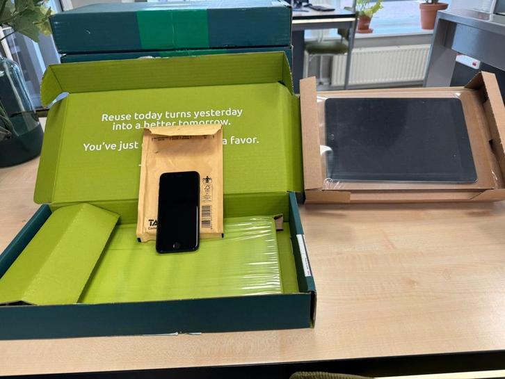 Partij 6 X iPhone SE 2nd Gen, 3 X Apple iPad  8th gen1Nieuw, Telecommunicatie, Mobiele telefoons | Apple iPhone, Refurbished, 64 GB