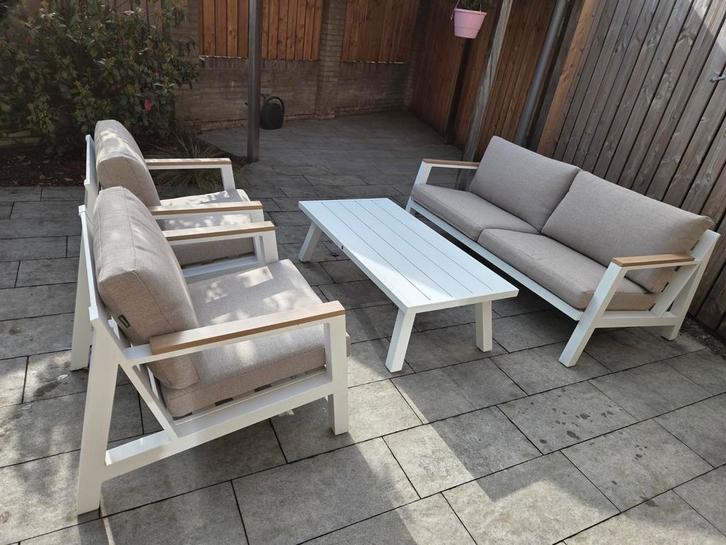 Loungeset Intratuin, Tuin en Terras, Tuinsets en Loungesets, Zo goed als nieuw, Loungeset, Aluminium, 4 zitplaatsen, Bank, Bijzettafel