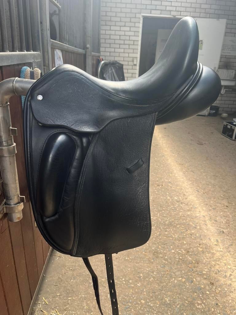 Zeer goed onderhouden en heerlijk zittend Custom Everest R, Dieren en Toebehoren, Paarden en Pony's | Zadels, Ophalen of Verzenden