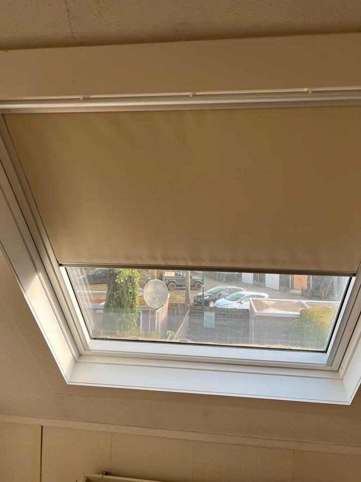 Velux verduisterend rolgordijn Crème GGL UK08, Huis en Inrichting, Stoffering | Gordijnen en Lamellen, Gebruikt, 100 tot 150 cm