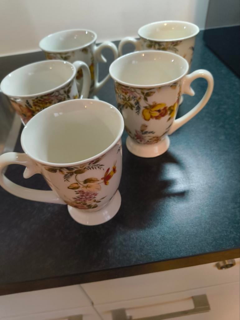 5x Gebloemde mokken op voet - Vintage stijl, Ophalen, Keramiek, Zo goed als nieuw, Overige stijlen