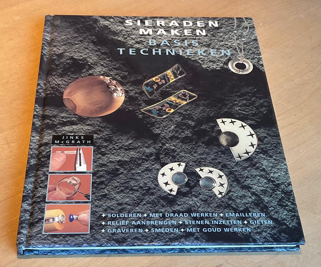 Boek edelsmeden Jinks McGrath sieraden maken basistechnieken, Boeken, Zo goed als nieuw, Jinks McGrath, Sieraden maken, Ophalen of Verzenden
