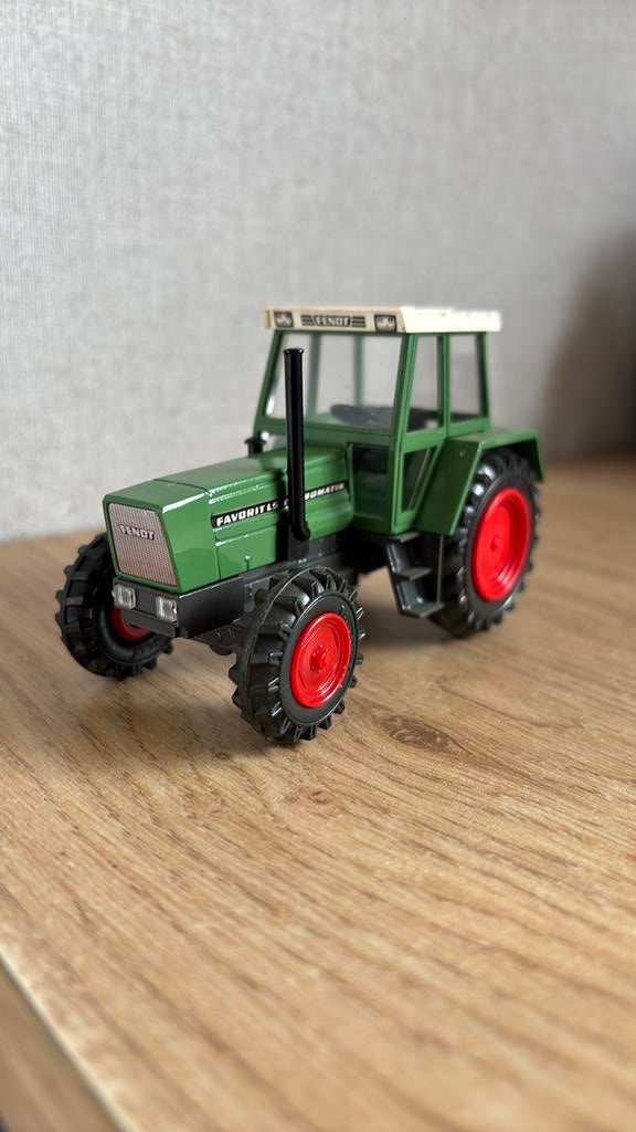 Fendt Favorit LS turbomatic cursor modell 677, Ophalen of Verzenden, Zo goed als nieuw, 1:32 tot 1:50, Overige merken