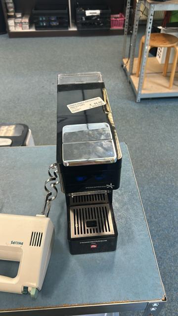 Illy iperespresso koffiemachine, Witgoed en Apparatuur, Koffiezetapparaten, Zo goed als nieuw, Koffiepads en cups, Espresso apparaat