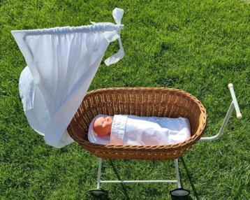 Vintage Poppenwagen met Broderie Bekleding + Pop beschikbaar voor biedingen