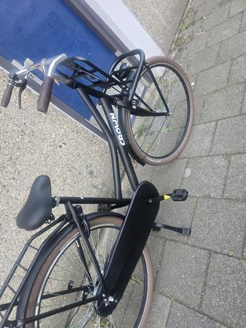 Nieuwe fiets die niet gebruikt is. beschikbaar voor biedingen