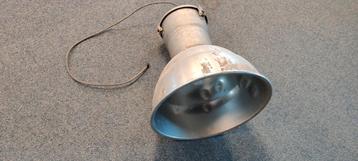 Leuke industriële lamp  beschikbaar voor biedingen
