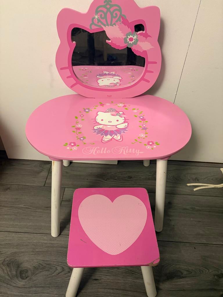 Leuk Hello Kitty kaptafeltje met stoel, Ophalen, Gebruikt, Tafel(s) en Stoel(en)