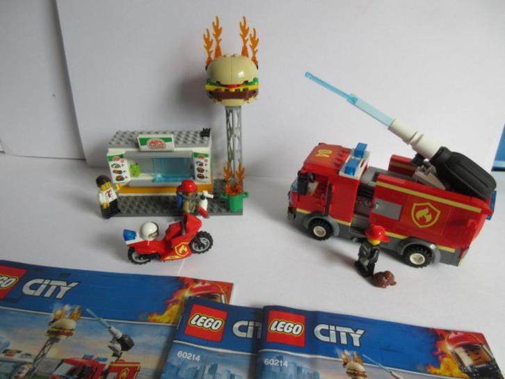 60214, City, Brand bij het hamburgerrestaurant Verzenden kan, Kinderen en Baby's, Speelgoed | Duplo en Lego, Zo goed als nieuw