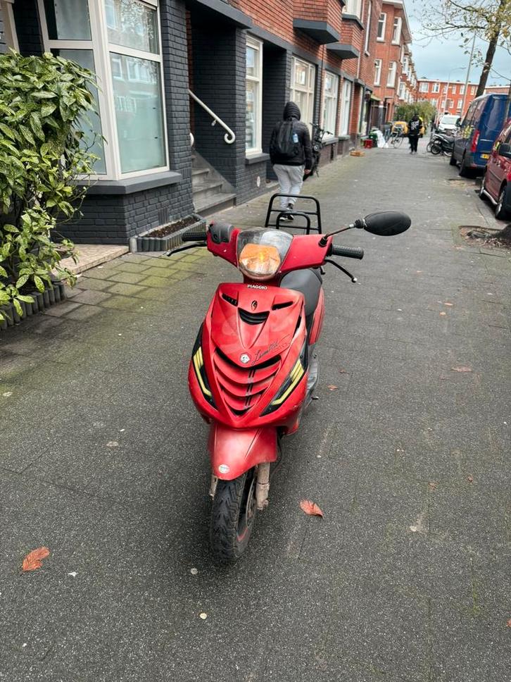 Zip scooter blauw kenteken, Fietsen en Brommers, Scooters | Piaggio, Zo goed als nieuw, Zip, Benzine, Ophalen of Verzenden