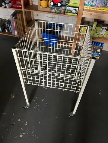 Verijdbaar rek / stortmand beschikbaar voor biedingen