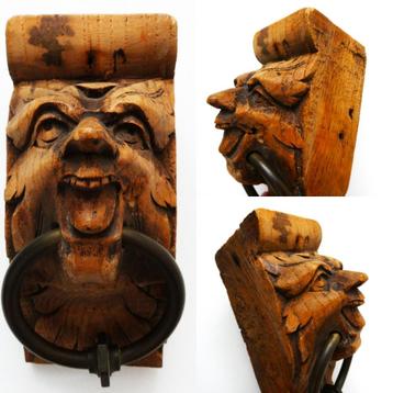Console ornament  houtgesneden met Duivel / Sater met ring beschikbaar voor biedingen