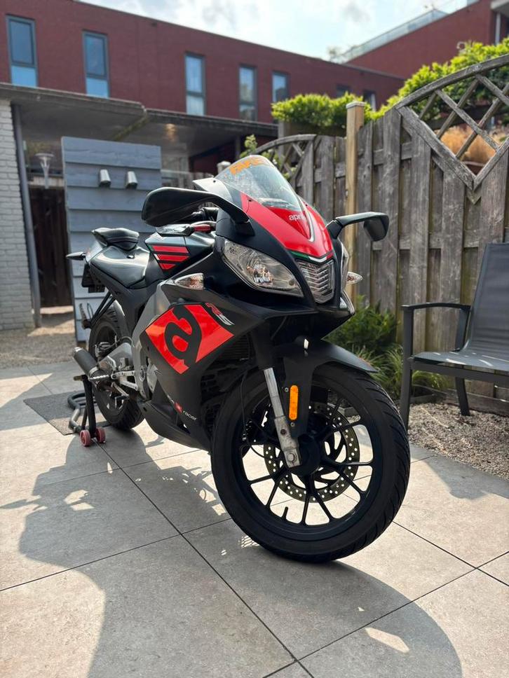 Aprilia RS4 50 ONDERHOUDSHISTORIE + DEALER ONDERHOUDEN, Fietsen en Brommers, Scooters | Aprilia, Gebruikt, Overige modellen, Maximaal 45 km/u