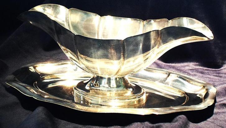 Fraaie sauskom (Alpaca) met onderschaal., Huis en Inrichting, Keuken | Servies, Zo goed als nieuw, Kom(men), Overige stijlen, Overige materialen