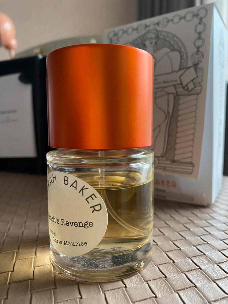 Peach's Revenge Sarah Baker, Sieraden, Tassen en Uiterlijk, Uiterlijk | Parfum, Zo goed als nieuw, Ophalen