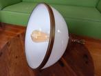 Sfeervolle klassieke hanglamp met puntgaaf melkglas., Huis en Inrichting, Lampen | Hanglampen, Ophalen, Gebruikt, 75 cm of meer