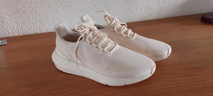 ADIDAS SNEAKERS. Mt. 42. Gloednieuwe SNEAKERS  € 12.50., Kleding | Dames, Schoenen, Nieuw, Sneakers of Gympen, Wit, Ophalen of Verzenden