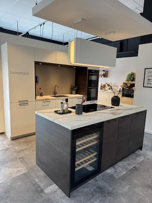 Kvik Keuken Veda van €14.146,- voor €6000, Huis en Inrichting, Keuken | Complete keukens, Gebruikt, Dubbelwandige keuken, Wit