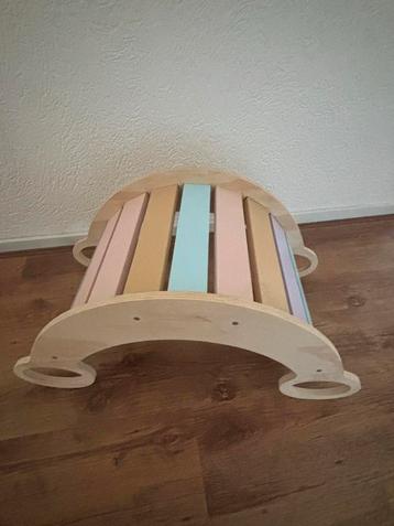 Houten Klimrek Regenboog - Zo Goed Als Nieuw beschikbaar voor biedingen