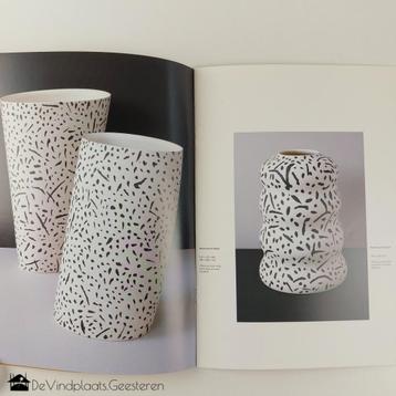 Felicity Aylieff – Dashed Speckled Brushed - modern keramiek beschikbaar voor biedingen