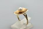 Gouden Vintage ring met parel. 2025/391., Ophalen of Verzenden, Goud, Ring, Met edelsteen