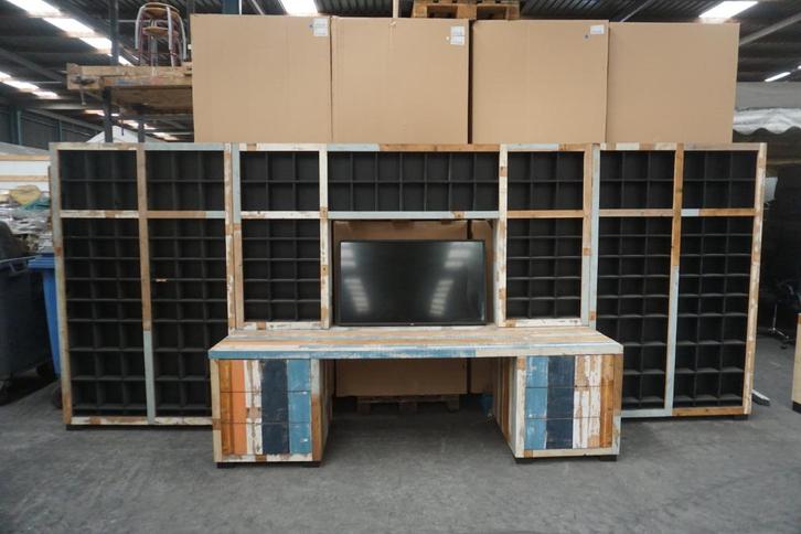 Vakkenkast vakkenwand met bureau | Sloophout, Huis en Inrichting, Bureaus, Gebruikt, Bureau, Ophalen of Verzenden