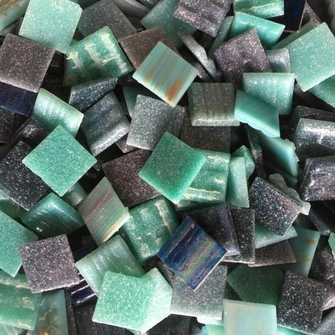 Glasmozaïek mix 1 kilo vanaf €8,50, glasmozaïek 2x2+ 1x1 cm, Hobby en Vrije tijd, Knutselen, Nieuw, Materiaal, Ophalen of Verzenden