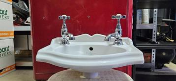 Engels wasbakje beschikbaar voor biedingen