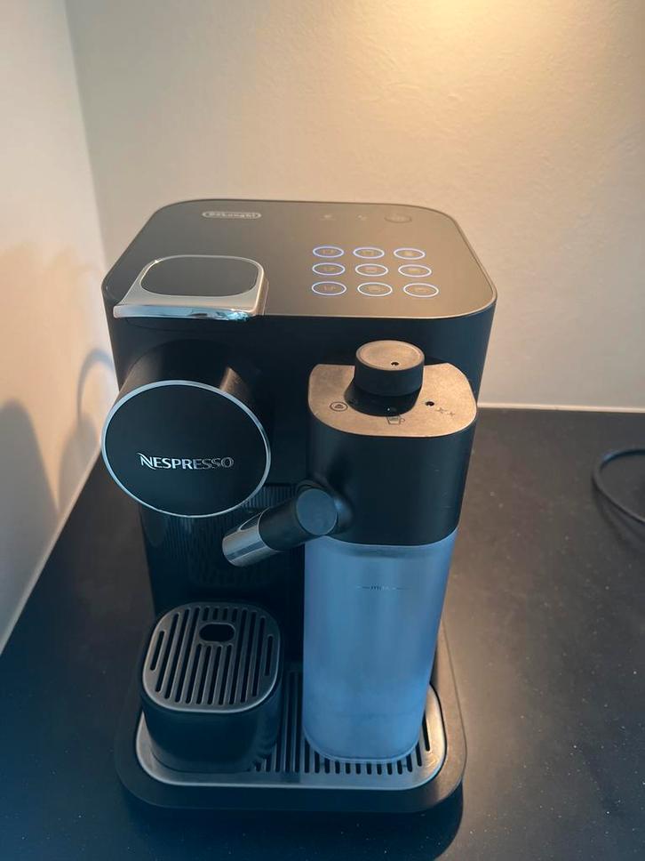 Gran Lattissima koffiemachine Nespresso - Zo goed als nieuw!, Witgoed en Apparatuur, Koffiezetapparaten, Zo goed als nieuw, Koffiepads en cups