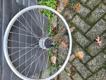 Achterwiel 28 inch met 8 versnellingen  beschikbaar voor biedingen